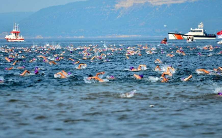Plivački miting: Kad hiljade ljudi zapliva zbog Troje 